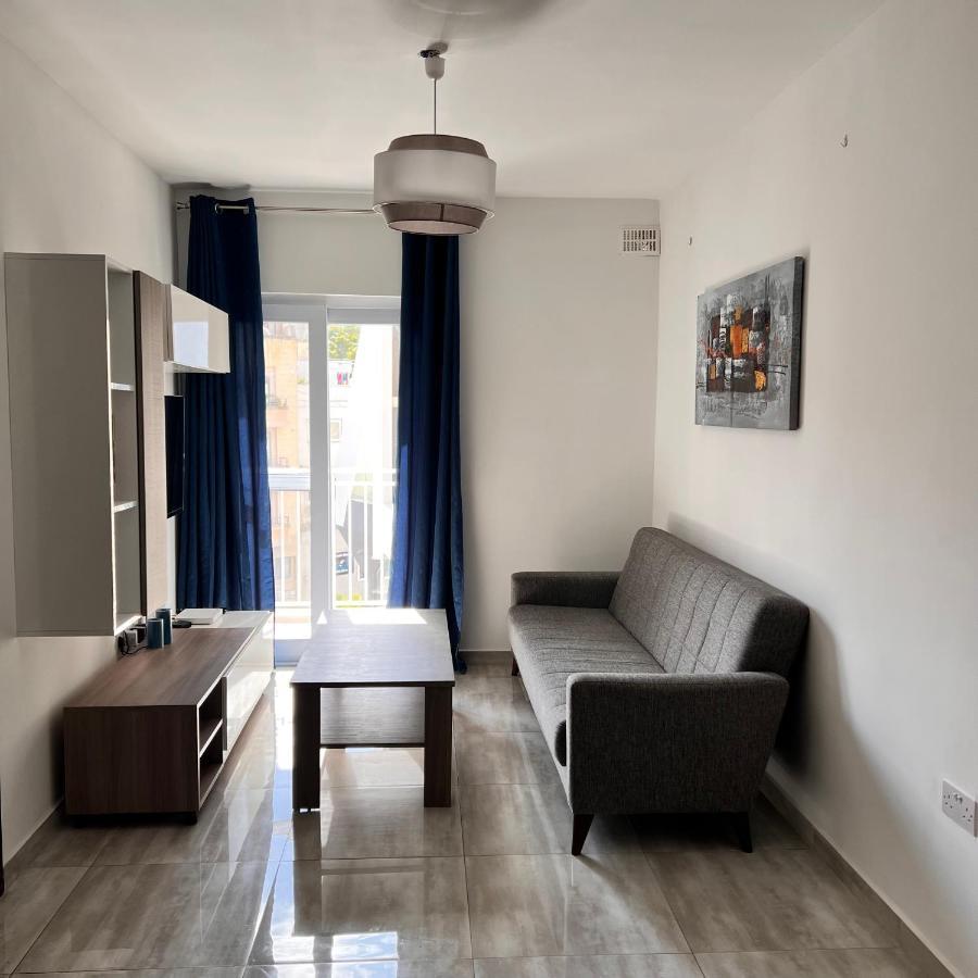 F3 Room 2, Private Room Two Single Beds Shared Bathroom Msida Buitenkant foto
