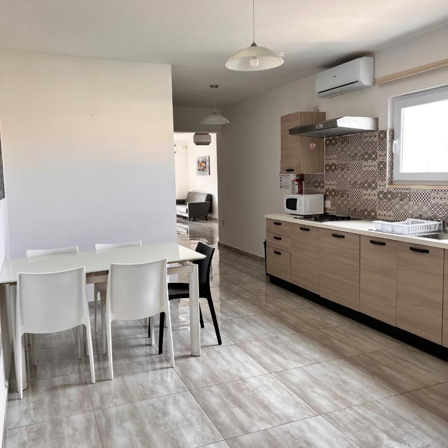 F3 Room 2, Private Room Two Single Beds Shared Bathroom Msida Buitenkant foto