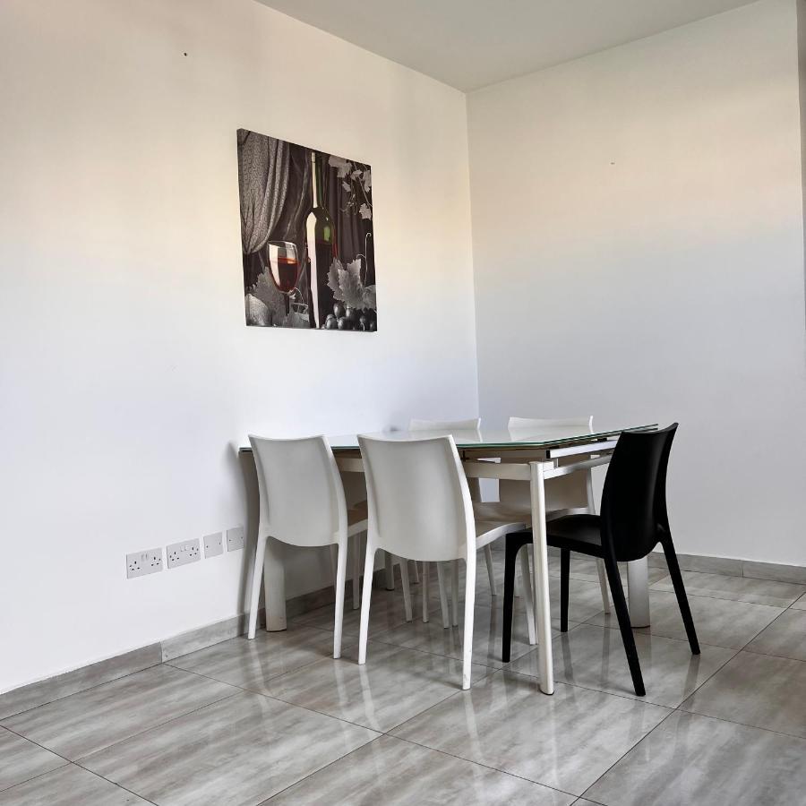 F3 Room 2, Private Room Two Single Beds Shared Bathroom Msida Buitenkant foto