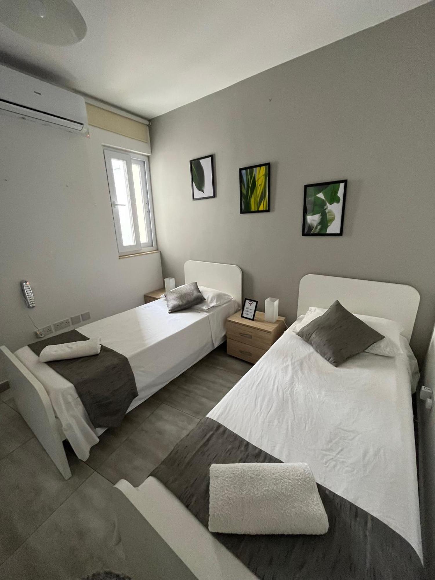 F3 Room 2, Private Room Two Single Beds Shared Bathroom Msida Buitenkant foto